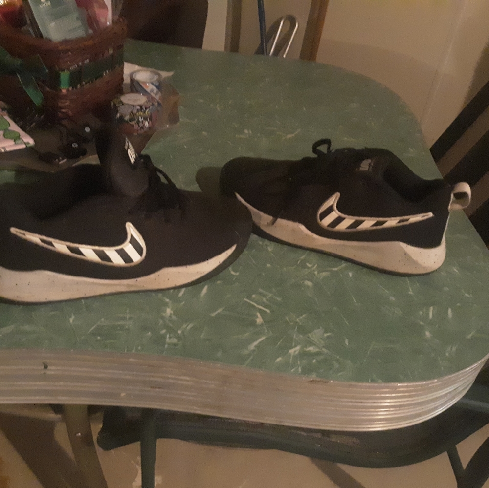 Nike youth 5.5